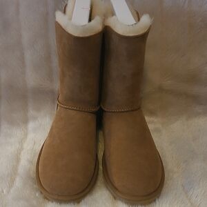 UGGS Women's Bailey Zip Short Boots.  Size 10.  Brown.